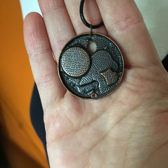 Steampunk clockwork gears upcycled pendant necklace - Picture 10 of 10